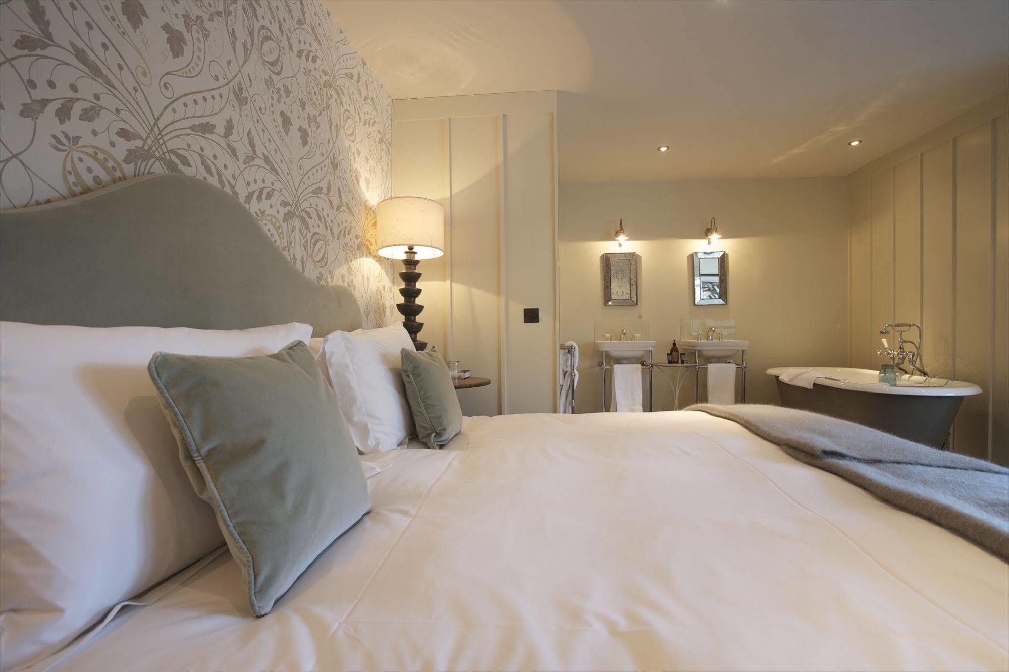 The Wheatsheaf Inn Bourton-on-the-Water ภายนอก รูปภาพ